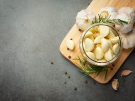Garlic's active components can help avoid several respiratory, digestive, and immune diseases that occur throughout the winter season.
